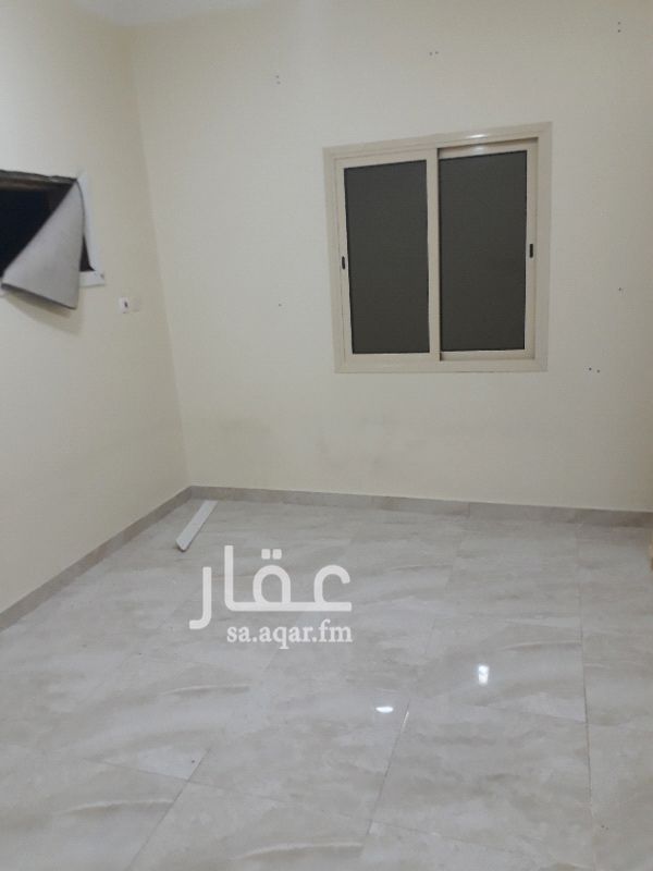 1583023 للايجار شقه خمسه غرف عوايل
في الجسر مدخل خاص وحواش