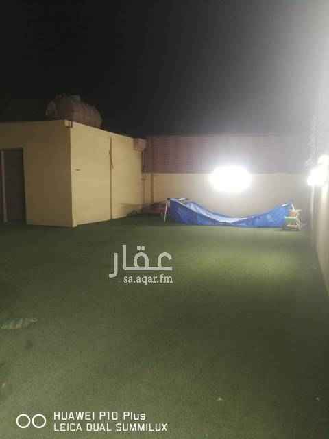 1717682 العقار عباره عن /
*/شقه دور اول بمساحة 163.98
*/الشقه على شارع بعرض 24متر
الشقه مكونه من :
*/5غرف وصالة ..٣غرف نوم ومجلس ومقلط وتم فتح المقلط على الصاله واصبحت صاله كبيره كما هو واضح بالصور والمجلس اصبح مجلس نساء ..
*/ 3دورات مياه
*/سطح كامل بمساحة الشقه
*/مجلس الرجال اصبح على السطح بيت شعر 4*7 مع حمام ومغاسل
*/ ساتر لكامل السطح
* /فرش السطح نجيله صناعيه */شوايه
* /مستودع خلف ديوانية بيت الشعر
*/مستودع بجانب المطبخ
*/غرفة سائق مع حمام امام موقف السياره
*/مع كامل الاثاث