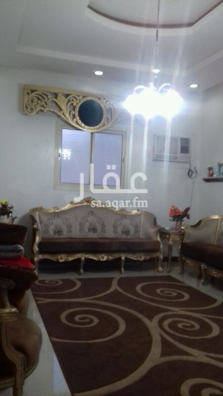 1294394 اربع غرف وصاله مجلس مقلط صاله غرفتين نوم مطبخ