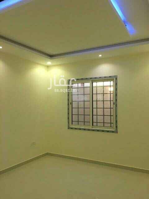 1633405 للبيع فيلا دور دور شقه في مربع 25
مساحه 375متر شارع 15غربي جديده
تشطيب ممتاز كل دور 5غرف وصاله الشقه 3غرف وصاله علي السوم
مباااااااااشر