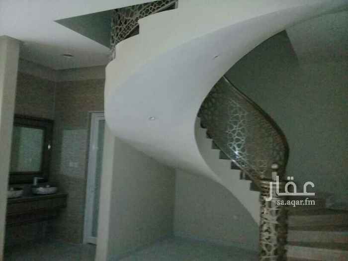 1652381 فيلا للبيع مساحه 450متر درج صاله مع شقتين عباره عن استقبال مجلس مقلط صاله مجلس
غرفه كبار سن و ٤ حمام دوره مياه /الدور العلوى اربع غرف نوم منهم اتنين مسطر والشقق اربع غرف نوم وصاله ومطبخ واتنين دوره مياه /الفيلا مباشر من المالك السوم ٢مليون ٢٥٠الف للبيع فرق السوم