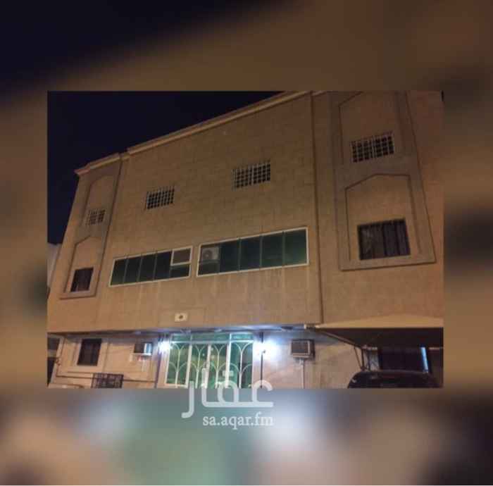 1750882 موقع مميز قريب من جميع الخدمات
الشقه ٤ غرف ، غرفه خادمة، مطبخ ، ٢ دورات مياه ،مستودع صغير
"يوجد غرفه سائق و موقف خاص بايجار منفصل"