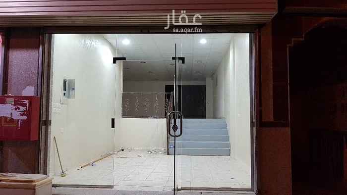 1538826 محل متصل بشقه خلفه بدون حواجز جداريه
على شارع تجاري قريب من شارع الامام البخاري الشهير
يوجد به دورة مياه يصلح كمستودع او محل عرض