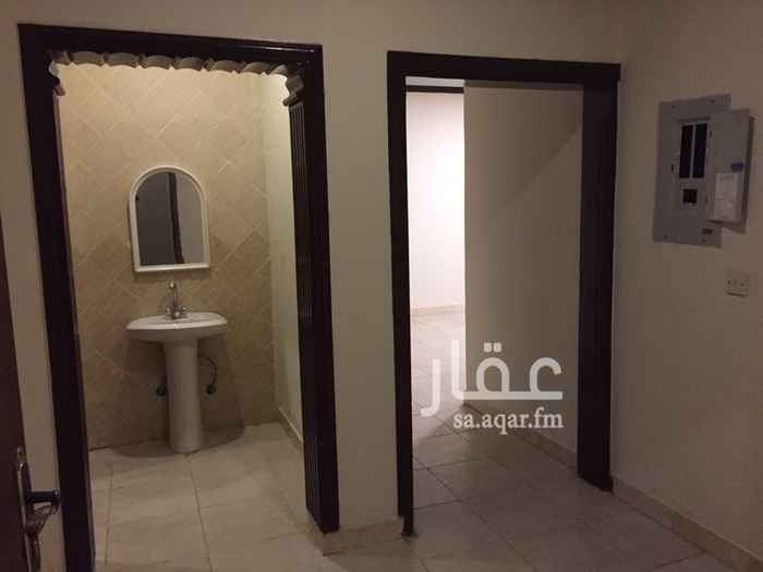 1677863 شقه عزاب ٣ غرف وصاله ومطبخ وحمامين ومكيفات وبدون مكيفات مجدده بالكامل بشارع الجبيل حي الخليج الرياض ٢٣٠٠ شهري ٢٦٠٠٠ سنوي للمفاهمه ٠٥٥٧٤١١٥٤٩ كما يوجد غرف عزاب تبداء من ٥٥٠ باحياء اخري