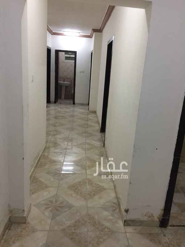 1733735 شقه عزاب غير مفروشه ٣ غرف وصاله ومطبخ وحمامين مجدده بالدور الارضي كما يوجد دور علوي ايضا ٢٣٠٠ ريال شهري ٢٤٠٠٠ سنوي للمفاهمه ٠٥٥٧٤١١٥٤٩ كما يوجد لدينا غرف عزاب تبداء من ٥٠٠ ريال شهري