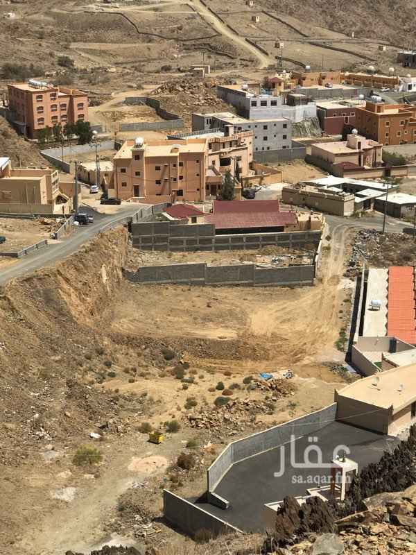 1518395 ارض سكنية تقع في املاك بن عباس بصك شامل على شارعين امامي وخلفي والار ض مستويه وعزاز ومقصوصه ممسوحه جاهزه والمباني قائمه جانبها وحواليها سكنيه ووحدات وقريبة من طريق الطائف خلف مستودعات الغروي سكنيه والله الموفق.