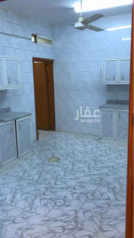 1169781 شقه مكونه من 5 غرف وصاله ومطبخ ومستودع مرممه كامله مدخلين دور ثاني عداد ماء مشترك وكهرب مشترك.
اذا لم يتم الرد او الجوال مغلق فيكون التواصل عبر الواتس.