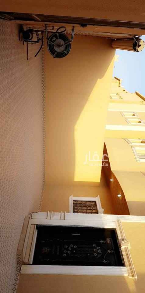 1714412 فله دبلكس بالدار البيضاء عمر البيت 7 سنوات مساحته 250 تحت مجلسين ومقلط وصاله ومطبخ ومخزن ودورتين مياه مأثثه والدور الثاني جناحين غرفه بدورة المياه وغرفتين اخرى بينهم دورة مياه