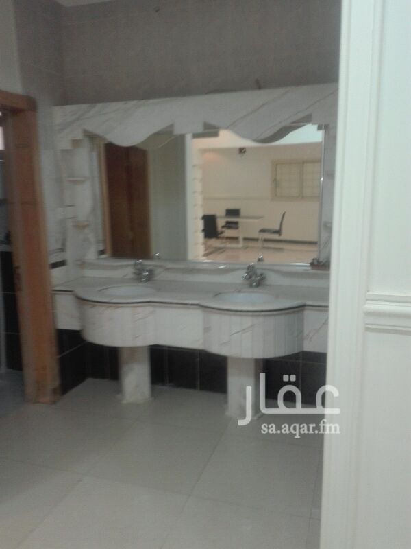 1295687 دور ارضى مشب ومجلس ومجلط وصاله واربع دورات مياه ومطبخ راكب شارع 15