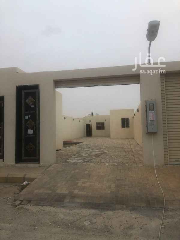 1399684 استراحة شباب للايجار مجلس كبير ومطبخ ودوررة مياة وغرفة نوم. المطبخ والمكيفات راكبة وحوش واسع ومدخل سيارات. مكتب ابوركبة للعقارات