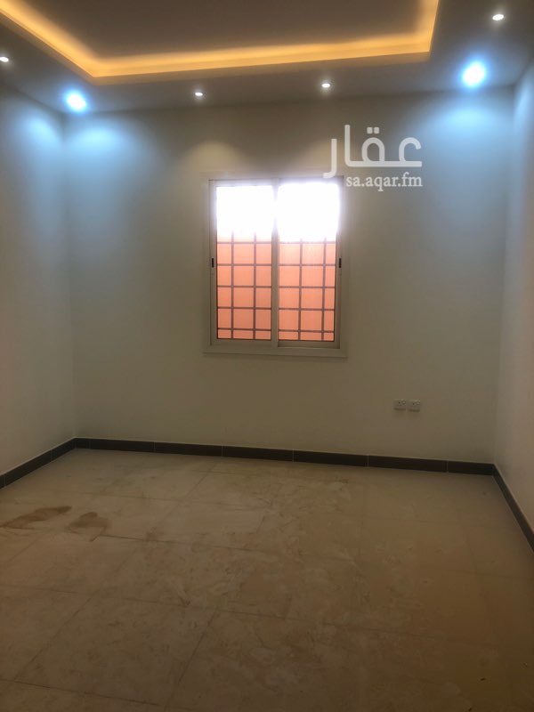 1631196 شقة للايجار مجلس وصالة ومطبخ وغرفتين نوم ودورتان مياة. الايجار 14 الف دفعتين. مكتب ابوركبة للعقارات