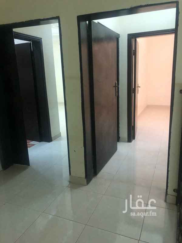 1681524 شقة ثلاث غرف +صاله +دورتين مياه + مطبخ
مدخلين مدخل رجال ومدخل نساء مع السطح عداد كهرباء مستقل جميع الخدمات قريبه