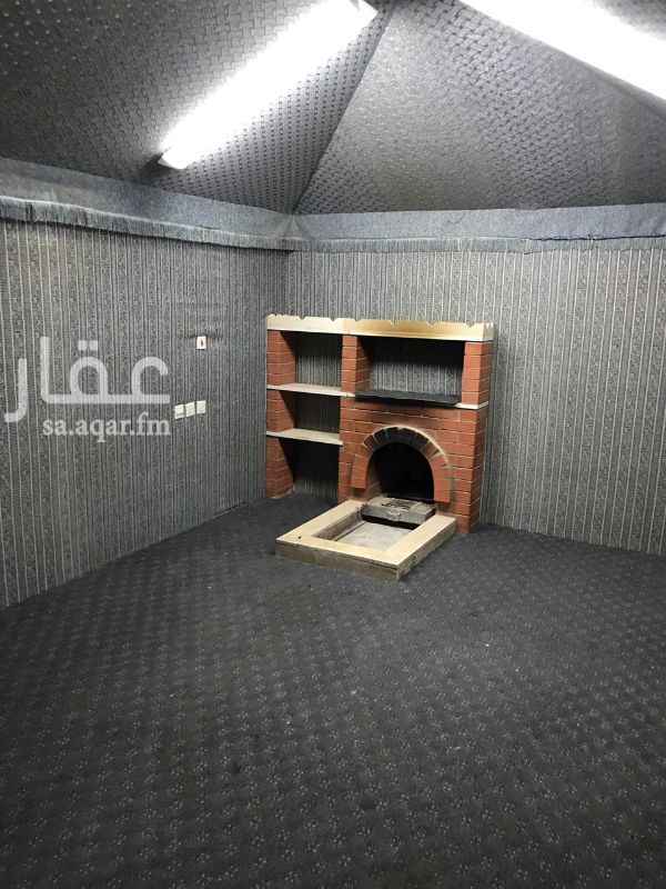 1285133 فيها غرفه٤×٤
وحمام ومطبخ
وخيمه٤×٦ وفيهامشب
مدخل سياره ومكان يصلح جلسه