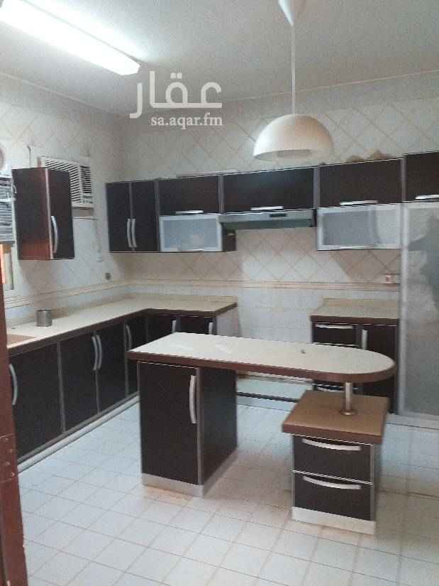 1588767 الحمراء شارع الحياة شقة فاخرة للايجار مكونة ٤غرف واسعة منها غرفة ماستر وصالة و مطبخ راكب وكبير شقة فخمة وفي موقع ممتاز عداد كهرباء مستقل مطلوب عائلة صغيرة الإيجار ب ٢٥٠٠٠ريال ... شركة الطيف العقارية ٠٥٥٧٦١١٨١١