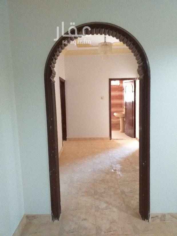 1594573 حي الخليج شارع ام الخير دور علوي كبير يسع اسرتين مكونة من قسمين قسم الأول غرفتين وصالة ومطبخ و٢حمام والقسم الثاني ٣غرف وصالة و مطبخ و٢حمام.. الدور كبير وواسع الإيجار ٢٨٠٠٠ريال... شركة الطيف العقارية ٠٥٥٧٦١١٨١١
