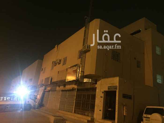 1132179 عماره تجاريه مساحتها 500م على شارع عبدالملك بن هشام بحي السويدي بالرياض عمرها 20سنه تقريبا فيه 3شقق كل شقه فيها اربع غرف وملحق 3غرف وغرفة حارس والشقه الاسفل فيها زيادة غرفة شغاله مع دورة مياه وفيها اربع محلات جميعها مؤجره ماعدا الملحق وغرفة الحارس دخلها تقريبا 100000 سيمت مليون وخمس وفيها بنك مائتان وست وسبعون متأخر والبيع بالسومه صافي وفيه انتل مؤجر ب٢٠٠٠٠ ج/0557622192 ج/0568137573