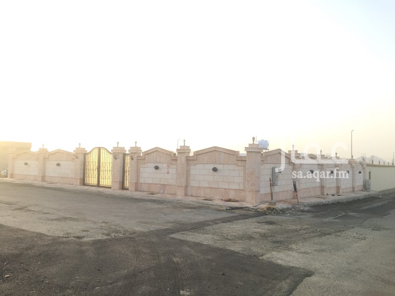 511761 حوش + غرفه + مطبخ + دورة مياه
موجود عداد كهرباء
الايجار شهري