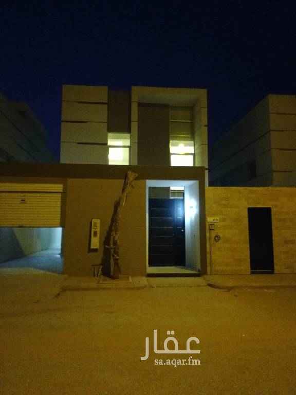1699706 للايجار فيلا شمال الملك سلمان حي جوهوه الياسمين مساحه ٣١٨م شارع ١٥ جنوبي مكونات الفيلا تحت استقبال مدخل سياره غرفه سائق مطبخ
فوق ٤غرف نوم بدون مكيفات وبدون مطبخ السعر ٦٥الف ريال
