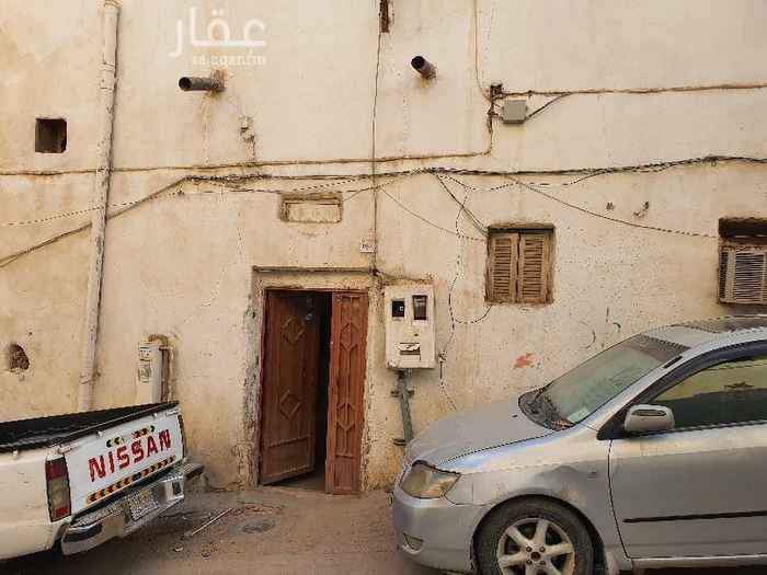 1718023 بيت شعبي للايجار، ٦ غرف، ٣ حمامات و مطبخ
الإيجار ١٠ الالف ريال