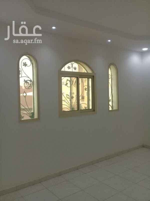 1529257 شقه جديده .غرفتين نوم+صاله+مطبخ+مجلس+مقلط ..مدخلين دور علوي .الماء وايت الكهرباء مشترك للإيجار شهري وسنوي ..خلف فلافل الشام.
للتواصل
0537074045