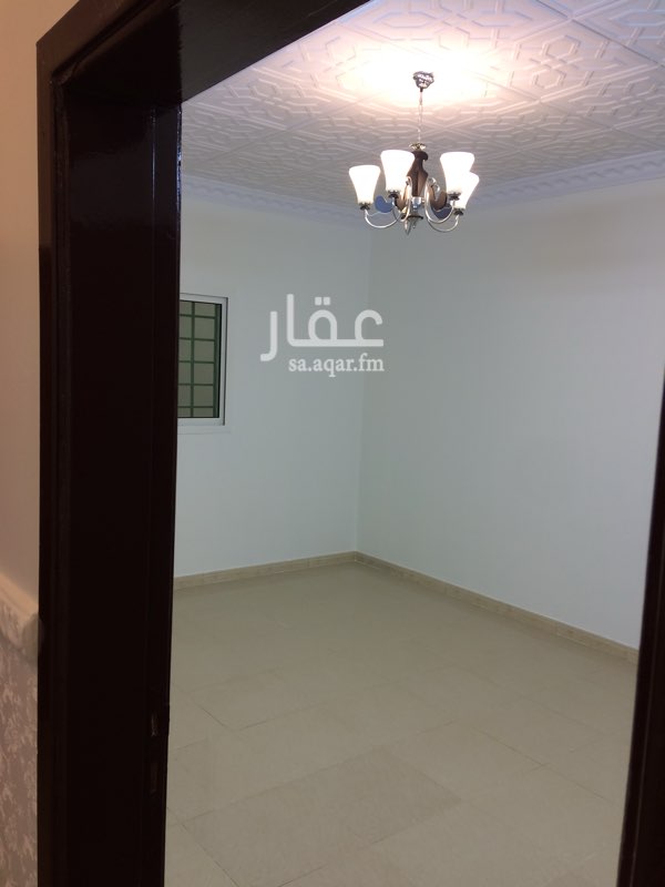1401241 دور أرضى للإيجار بحى الخليج شارع ابن الهيثم
قريب من طريق الملك عبد الله بسعر ٣٥الف دفعتين مجلس ومقلط وعدد٣غرف نوم وصاله وعدد ٣دورات مياه ومطبخ راكب شارع ٢٠جنوبى