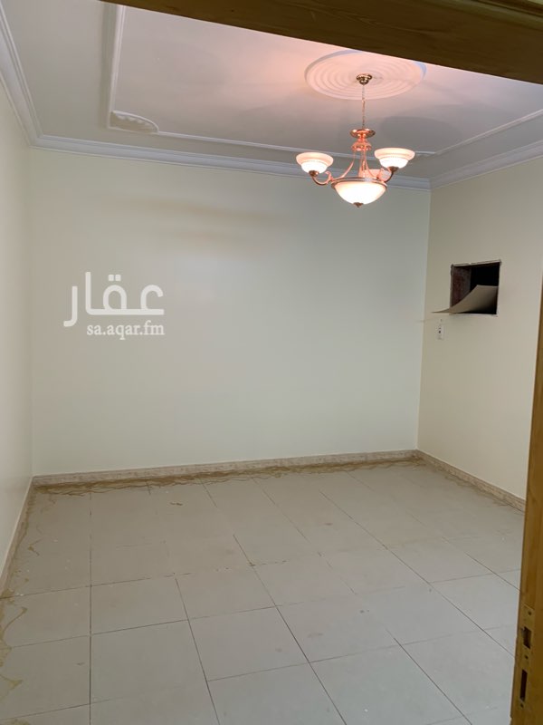 1693093 شقه للايجار بحى الخليج شارع ابن الهيثم
فى فله سكنيه دور علوى ثلاث غرف وصاله
وعدد 2دورات مياه ومطبخ بسعر 15الف دفعتين