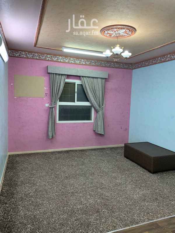 1763896 شقه للإيجار بحى الخليج شارع ابن الهيثم
فى فله سكنيه دور ثالث بدون سطح بسعر 16الف دفعتين
مجلس وغرفتين نوم وصاله وعدد2دورات مياه
يوجد فى الشقه مطبخ راكب ويوجد غرفه نوم
عداد كهرباء مستقل