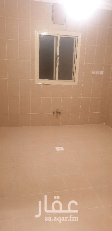 1465608 ملحق ٤غرف و٣ حمامات ومطبخ وصاله موقف خاص وسطوح