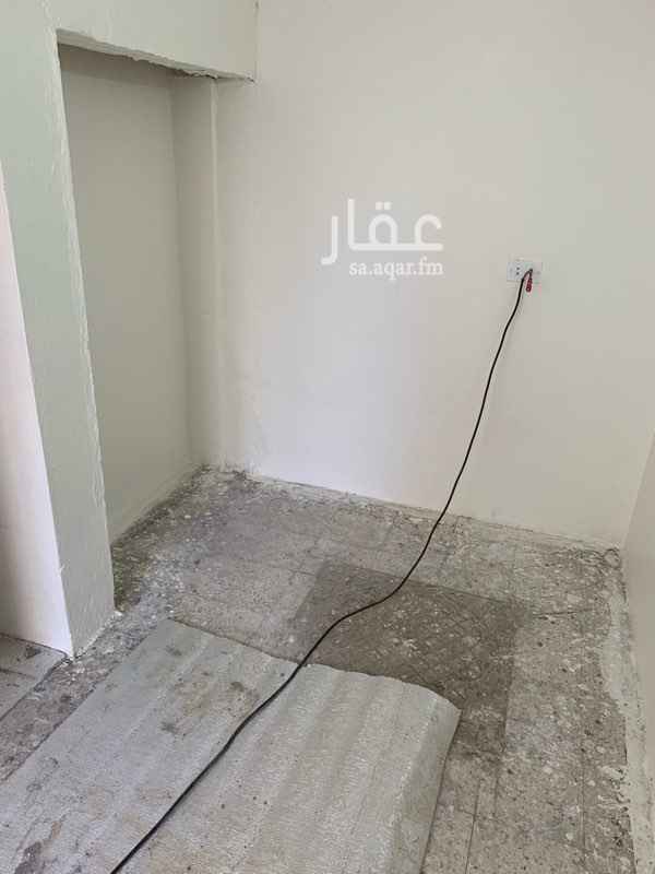 1495843 غرفتين مع حمام ومطبخ دور ارضي مدخل خاص الغرف واسعة ومجددة بالكامل مناسبة للسائق ،،، للايجار الشهري شامل الماء والكهرباء