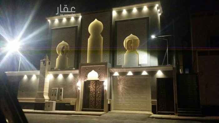 1350916 فيلا ثلاثة أدوار جديدة للايجار
عبارة عن 10 غرف + 7 دورات مياة + مسبح خاص داخلي + ملحق خارجي مشب + جاكوزي + حوش + مدخل سيارة كراج + مطبخ راكب + غاز مركزي + تكييف سبلت + مسلخ لذبح الذبائح + كميرات مراقبة ونظام أمني دقيق + مجالس رخام روزا + تشطيب vip