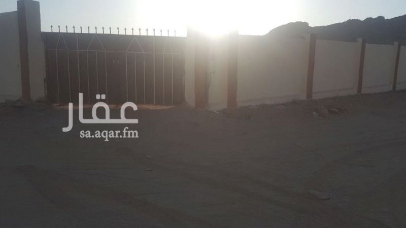 1118517 بيت مكون من ٣ غرف ومنافعها وحوش كبير
مساحة البنيان ١٠٠ م مساحة البيت ٩٠٠م