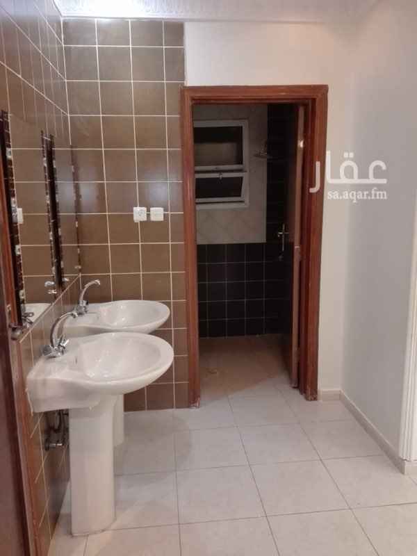 1735005 يوجد دور علوي مجدد بكامل ..
ثلاث غرف نوم وحده ماستر ..
صاله كبيره ومجلس ومقلط وصالة تقديم طعام امام المجلس
مطبخ راكب مدخلين ويوجد غرفة سائق خارجيه ...