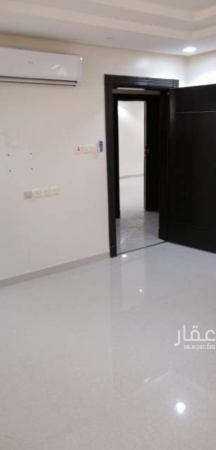1691364 شقه في الدور الثالث مدخل مستقل
صاله وغرفتين نوم ومجلس ومطبخ وصاله جانبيه ودورتين مياه ومركب فيها مكيفات سبلت..
المويه مشتركه مع المستأجرين بالوايت والكهرب عداد مستقل
التواصل واتس اب فقط 0557877771