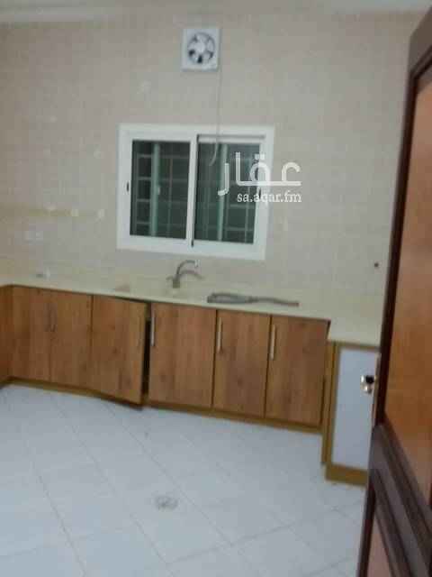 1518507 للايجار فيلا حي الياسمين مربع 23
مكون من
مجلس ومقلط وصاله وغرفتين نوم
ومطبخ راكب بدون مكيفات
دور اول مكون من
خمس غرف نوم دورتين مياه
السطح غرفه خادمه مع سطح