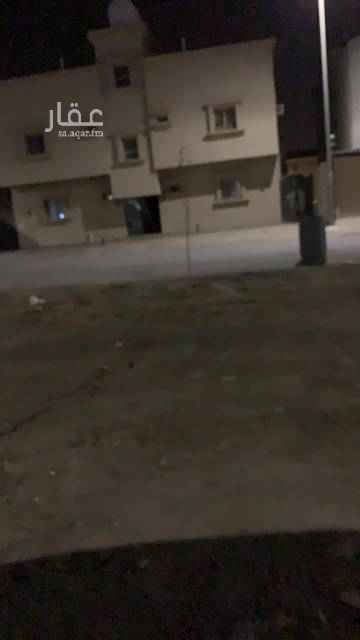 1661795 مجلس ومقلط وغرفتين وصاله و٣ حمامات وحوش صغير