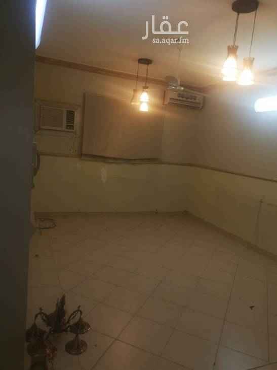1755033 للايجار شقه ثلاث غرف وصاله مكيفات راكبه ومطبخ راكب نظيفه مرتبه الايجار السنوي 18 الف على دفعتين