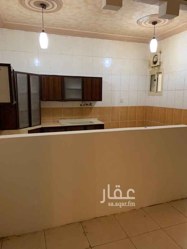 1764370 شقة للإيجار 4 غرف دورتين مياه يرجد مصعد وموقف خاص خزان ماء مستقل وكهرب مستقل في حال التأجير يدفع المستأجر (الف ريال تأمين )