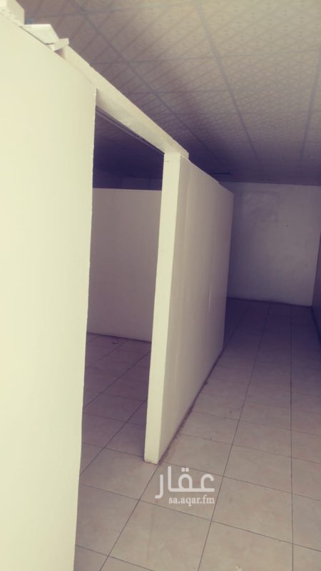 1176358 مستودع كبير جدا مناسب للشركات العملاقه ،،المساحه مايقارب 1500متر مربع +غرف سكن عمال +مكاتب و غرفه حارس ، يتميز الموقع بالاستقلاليه التامه وبعيد عن الاحيا السكنيه و فيه امامه ساحه كبيره جدا تكفي 20 تريله .. الاستفسار 0545355592
