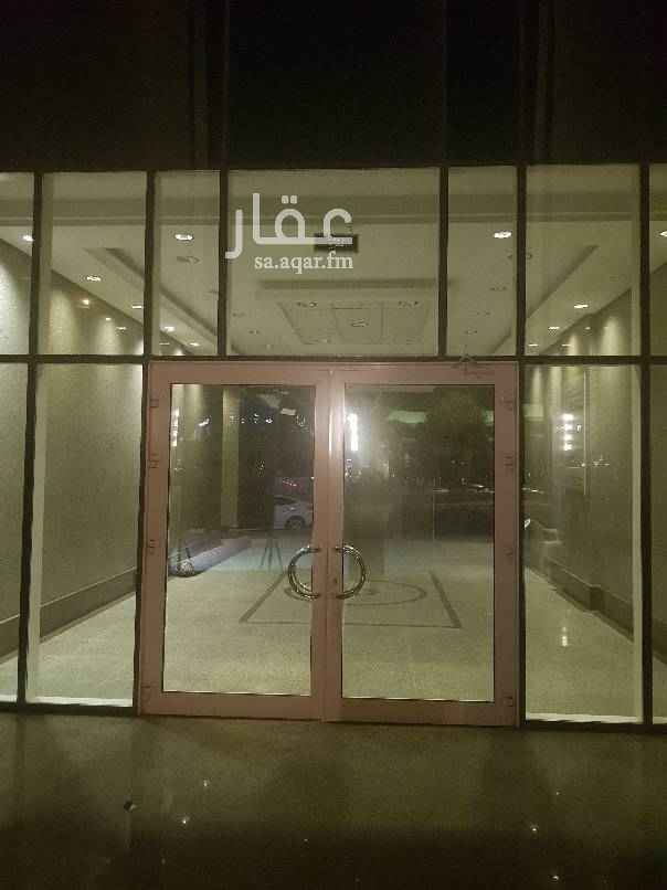 1573928 مكتب للايجار تقاطع شارع الخير مع طريق الامير محمد بن سلمان بن عبدالعزيز ولي العهد قريب من الرياض بارك صالة واسعة مساحتها ١٣٠ متر في حالة ممتازة مكيف مركزي حمامين ديكورات فاخرة عمارة فخمة وموقع مميز
موقفين بيسمنت للمكتب
بدون الأثاث