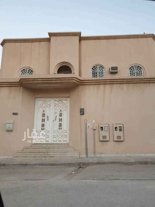 1588618 دور علوي مدخل مستقل .
.مع سطح بغرفة ودورة مياه
مجلس وصالة وعرفتين نوم ومطبخ وحمامين
مكيفات والمطبخ راكب ..