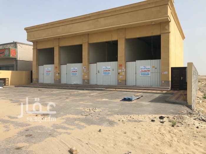 1554632 معارض تجاريه للايجار حي الكوثر بالعزيزية ويوجد مساحة كبيرة خلفية تصلح مستودع ويوجد بالامام مواقف للسيارات