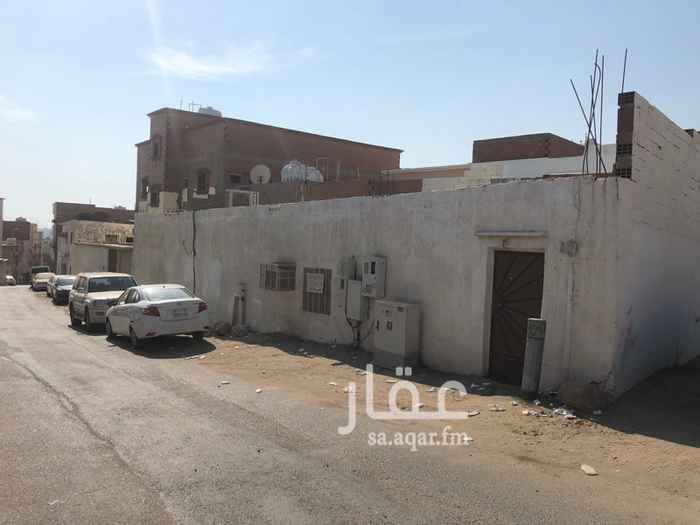 1209366 بيت مسلح للبيع،،،
المساحة 1000متر تقريباً على:
شارع 15 جنوباً
شارع 10غرباً
ممر5شمالاً
شارع 8شرقاً
مكون من شقتين وملحق
الشقه الاولى ثلاث غرف وصاله ومطبخ وحمام مع حوش ومجلس وحمام منفصل
الشقة الثانيه غرفتين وصاله ومطبخ وحمام وحوش مع مجلس وحمام ودرج داخلي لسطح منفصل
الملحق غرفتين ومطبخ وحمام
يوجد سطحين منفصله عن بعض
يوجد خزانين منفصله عن بعض واحد مغلق والثاني مشترك
يوجد عدادين منفصله لكل شقه منفصلتين
يوجد مواقف خاص لكل شقه واربع مواقف بجانب الشارع
الصرف الصحي اعزكم الله واصله