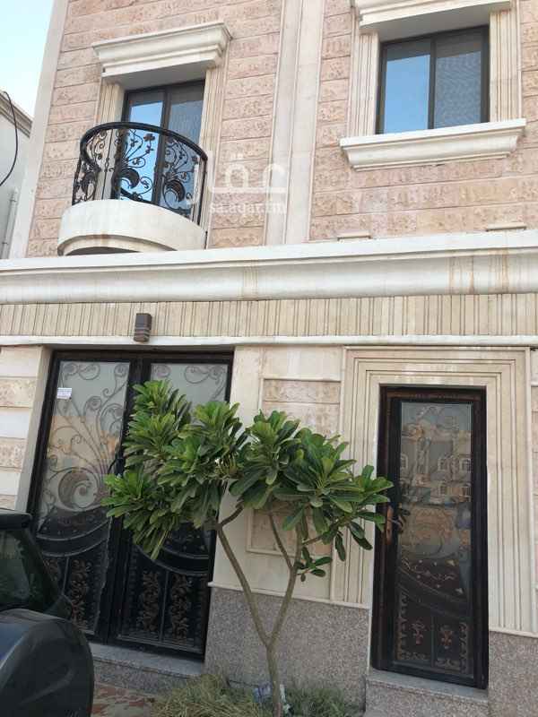 1695246 دوبلكس متلاصق مكون من مجلس رجال وصاله وحمامين ومطبخ وكراج وغرفه سايق الدور الثاني ٣غرف نوم والدور الثالث غرفه شغاله وحمام وسطح