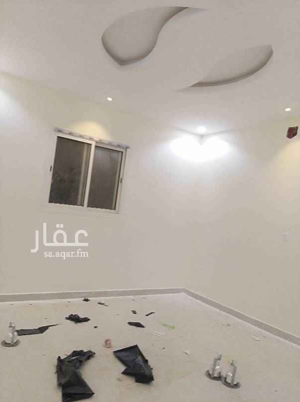 1554567 دور وشقتين متكونه من مدخل سياره مشب حوش مجلس رجال مقلط صاله مجلس حريم مطبخ مستودع ثلاث غرف نوم اربع حمامات والشقق متكونه من اربع غرف وصاله البيت مرمم بالكامل ويفتح علي شارعين في حي الموسي للتواصل ٠٥٥٨١٣٤٥٥٣ويوجد لدينا حللول التمويل العقاري علي جميع البنوك وسداد المديونيات وايقاف الخدمات والمتعسرات
