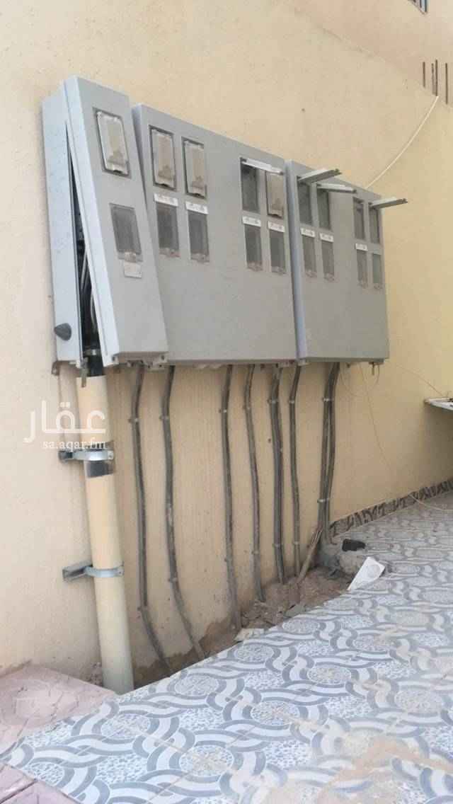 1550925 متاح لدينا عدد ٦ شقق عباره عن غرفتين وصاله الإيجار المطلوب ١٠٠٠ ريال والمالك يتحمل المياه والكهرباء وكذلك لدينا عدد ٥ شقق عباره عن غرفه وصاله والايجار الشهري المطلوب ٧٠٠ ريال والمالك يتحمل المياه والكهرباء للتواصل معنا علي ٠٥٥٨١٥٢٠٥٠