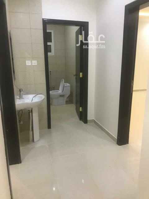 1559234 شقه مجدده بالدور الثالث غرفتين ومجلس وصاله ومطبخ و٢ حمام ومكيفات اسبليت الكهرباء مستقله والمياه واصله والايجار المطلوب ١٣٠٠ شهريا للتواصل معنا علي الرقم ٠٥٥٨١٥٢٠٥٠ او واتس علي نفس الرقم
