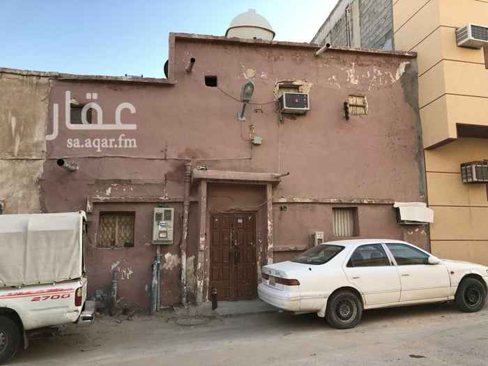 1327972 بيت بحي أم سليم
مساحة 131 سم
عرض الشارع 10 أمتار
الدور الأول :
6 غرف
صالة
مطبخ
2 دورات مياه
السطح :
غرفة + دوراة مياة
البيت مأجر بعقد سنوي
بقيمة 12000 ريال سنويًا ..