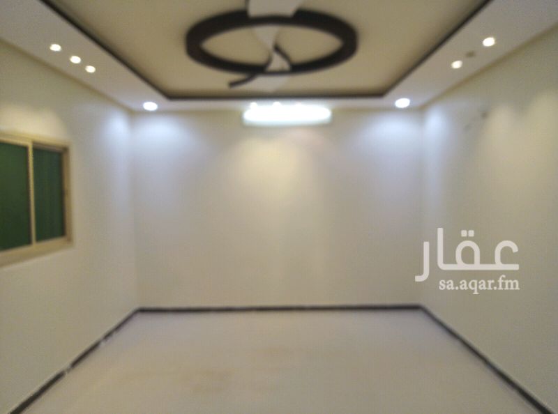 1343643 السلام عليكم ورحمة الله
للايجار دور ارضي في الرمال الذهبي
يتكون من : مجلس/ مقلط /مطبخ/ صالة/ ٣ غرف نوم/ ٣ دورات مياه قريب من الخدمات