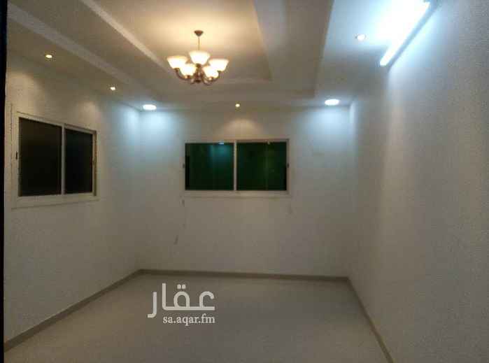 1743109 للايجار دور علوي حي الرمال الذهبي
مجلس / مقلط / مطبخ / صالة ٣/ غرف نوم / ٣ دورات مياه