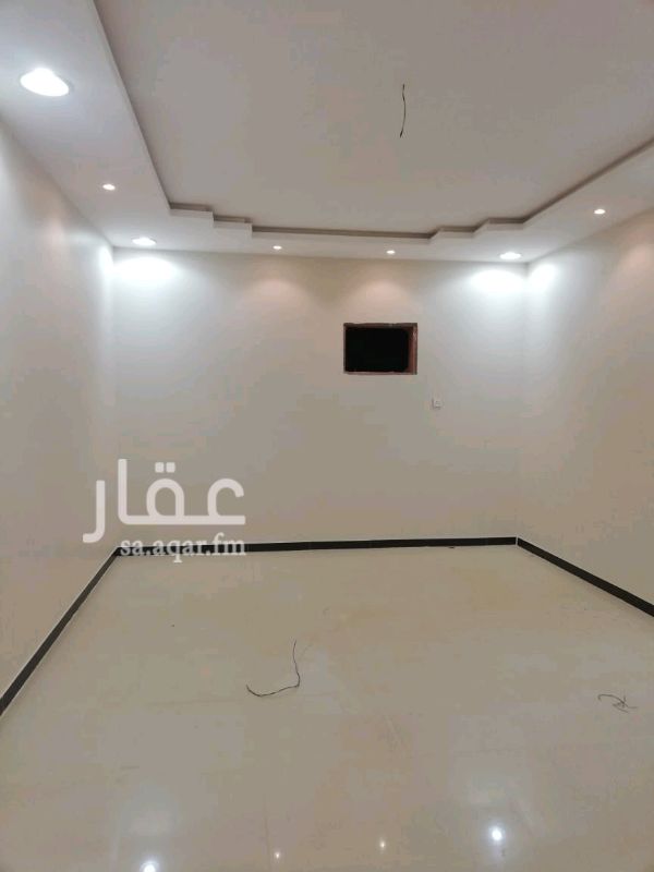 1601410 فيلا درج داخلي وشقتين للايجار بحي البيات شرق محطه جرش تتكون من مجلس رجال مقلط مشب خارجي غرفه كبار سن غرفه سائق غرفه شغاله ٣ غرف نوم ٢ صاله مطلوب خمسه وأربعون ألف ريال